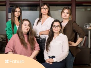 ✨ FABULO v zákulisí – seznámte se s týmem Zákaznické Podpory 📞 Laura, Zuzana, Veronika, Valika a Enikő – to jsou lidé,...